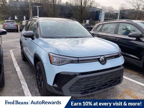 New 2026 Volkswagen Taos SE image 1