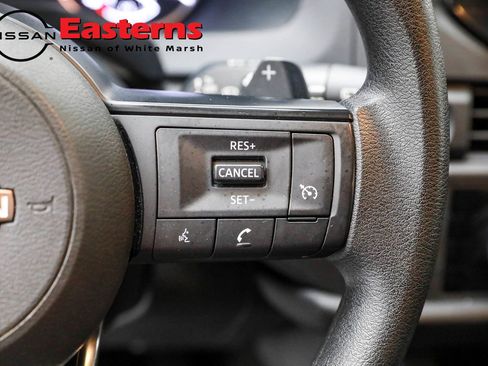 Used 2024 Nissan Pathfinder S image 23