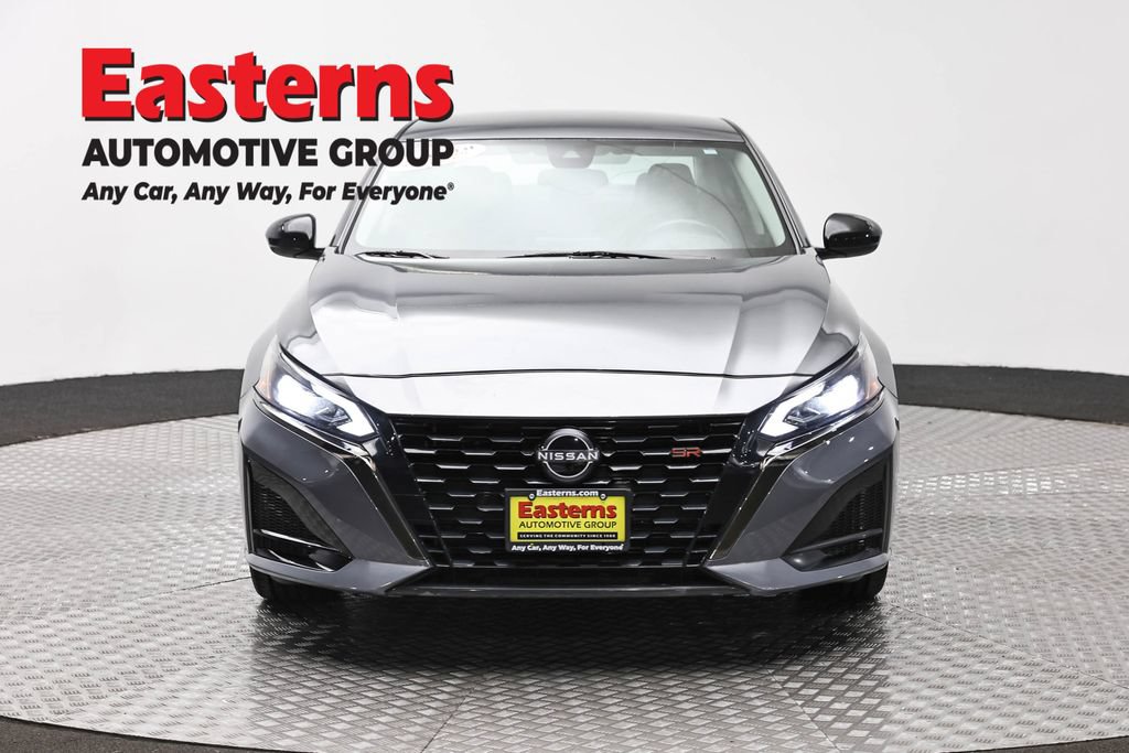 Used 2023 Nissan Altima 2.5 SR FWD image 3
