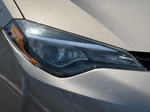 Used 2018 Toyota Corolla LE FWD image 40