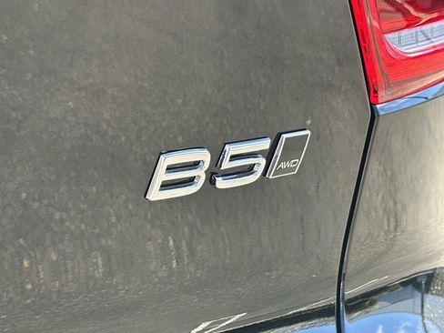 Certified 2025 Volvo XC40 B5 Plus w/ Protection Package Premier image 28