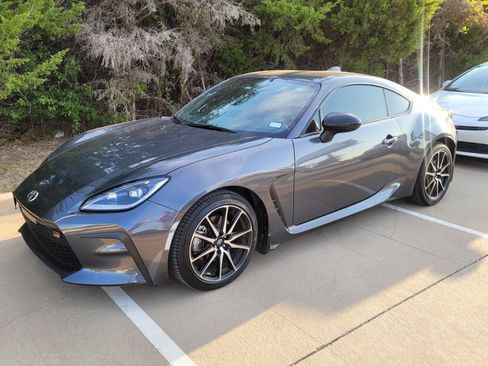 Used 2023 Toyota GR86 RWD image 1