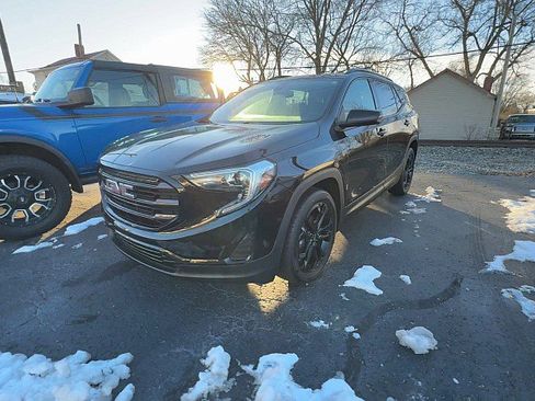 Used 2021 GMC Terrain SLE w/ Driver Convenience Package image 3