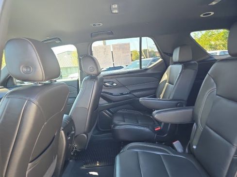 Used 2023 Chevrolet Traverse LT image 15
