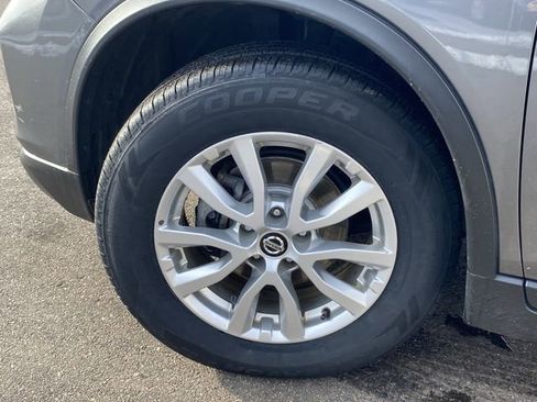 Used 2019 Nissan Rogue SV image 30