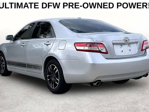 Used 2010 Toyota Camry LE FWD image 2