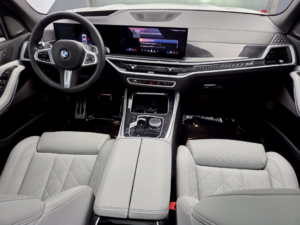 Used 2024 BMW X5 xDrive40i w/ M Sport Package AWD/4WD image 17