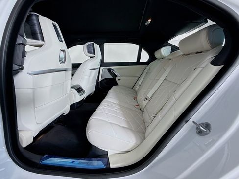 New 2026 BMW i7 xDrive60 w/ Premium Package image 26