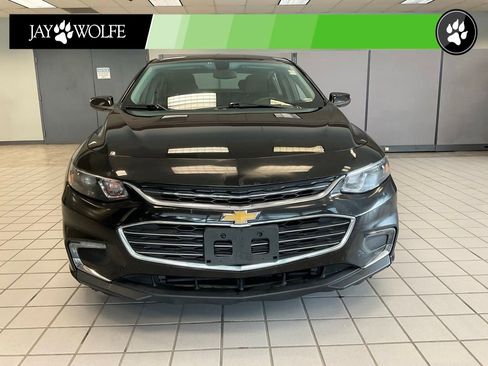 Used 2018 Chevrolet Malibu LT FWD image 2