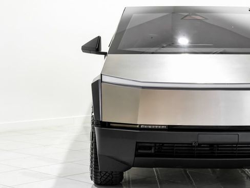 Used 2024 Tesla Cybertruck AWD Crew Cab image 47