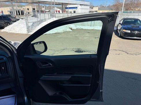 Used 2022 Chevrolet Colorado LT w/ Safety Package image 12