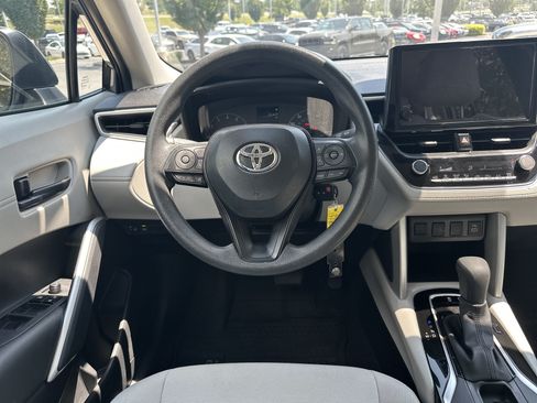 Used 2025 Toyota Corolla Cross L FWD image 16