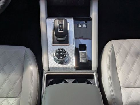 Used 2024 Mitsubishi Outlander SEL AWD/4WD image 21