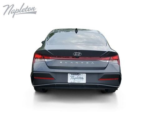Used 2024 Hyundai Elantra SEL FWD image 4