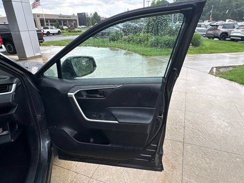 Used 2022 Toyota RAV4 LE AWD/4WD image 33