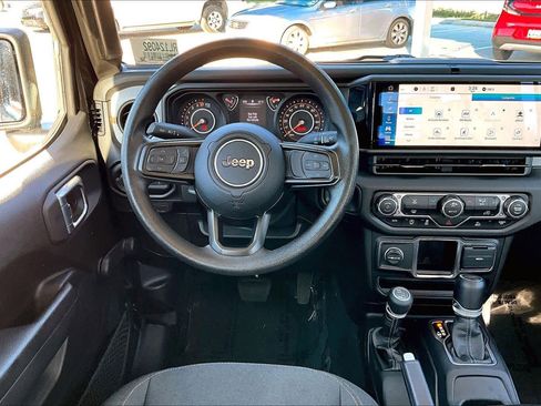 Used 2024 Jeep Gladiator Sport image 10