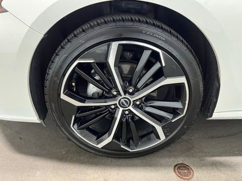 Used 2024 Nissan Altima 2.5 SR FWD image 28