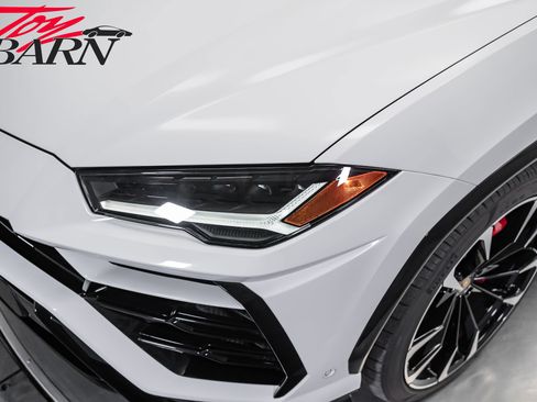 Used 2022 Lamborghini Urus AWD/4WD image 11