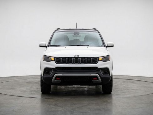 Used 2025 Jeep Compass Trailhawk image 1