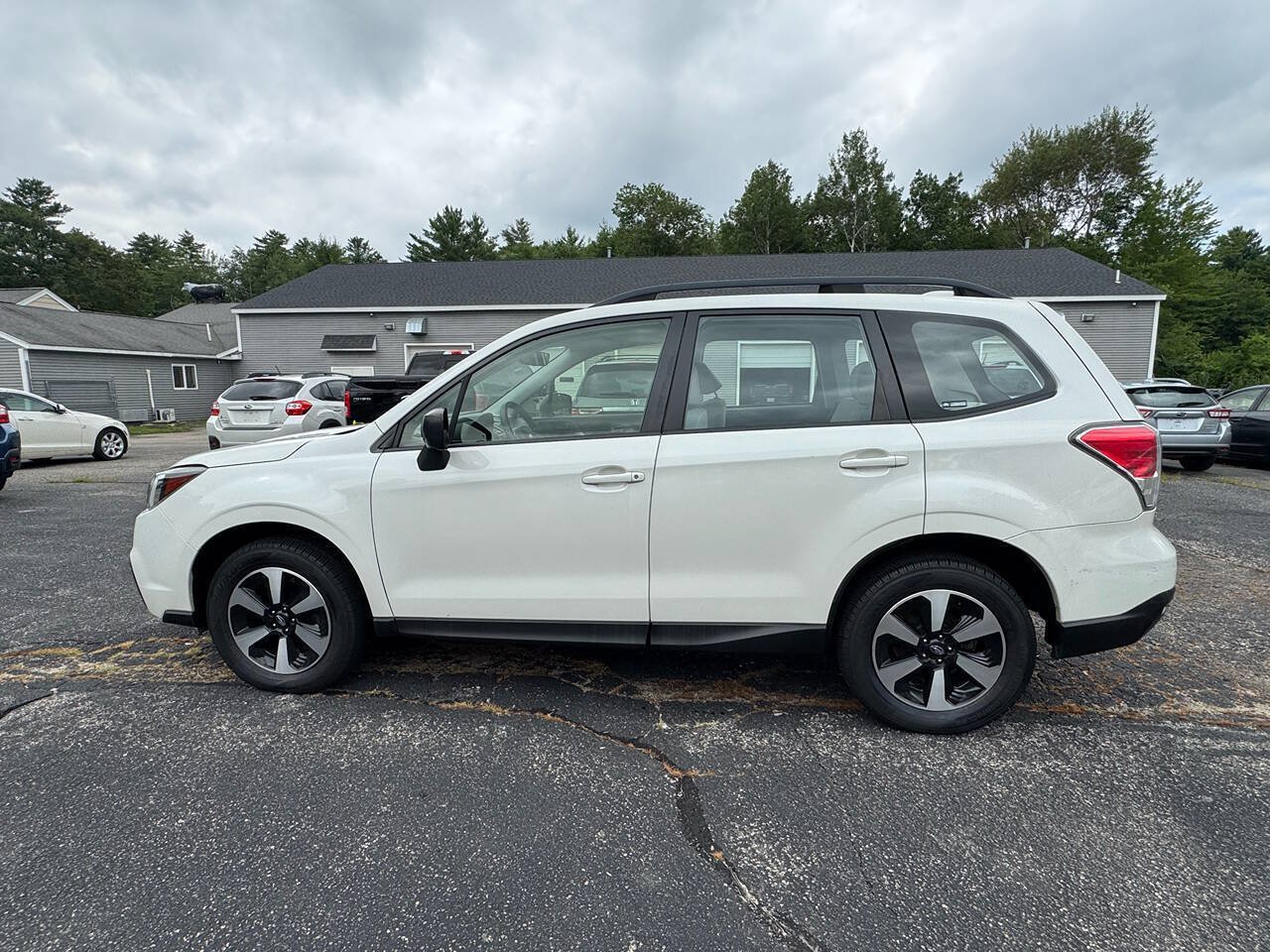 Used 2017 Subaru Forester 2.5i w/ Alloy Wheel Package AWD/4WD image 12