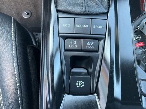 Used 2025 Toyota Camry SE FWD image 17