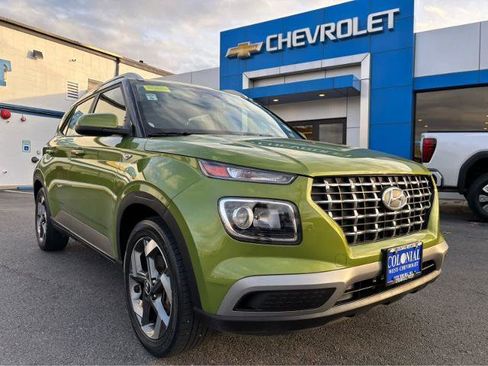 Used 2023 Hyundai Venue SEL image 14