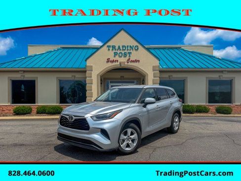 Used 2021 Toyota Highlander L FWD image 1