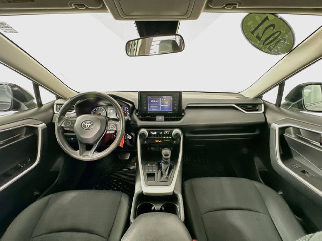 Used 2021 Toyota RAV4 LE AWD/4WD image 3