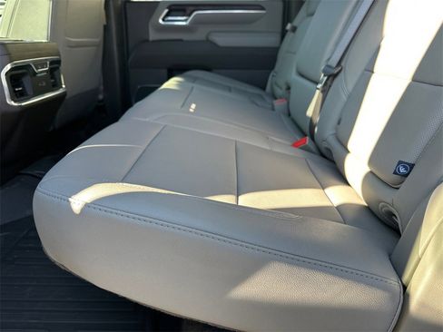 Used 2025 GMC Sierra 2500 SLT w/ SLT Premium Package image 21