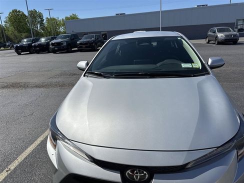 Used 2024 Toyota Corolla LE FWD image 3