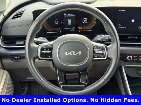 Used 2025 Kia Carnival FWD image 12