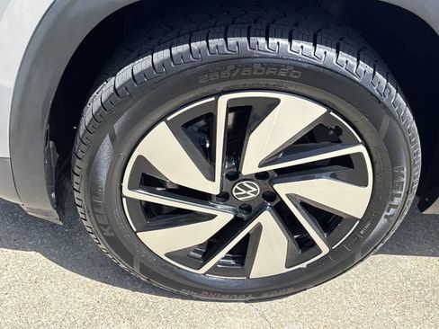 Used 2024 Volkswagen Atlas SE AWD/4WD image 15