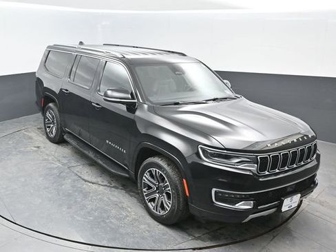 Used 2024 Jeep Wagoneer L Series II w/ Flexible Seating Group image 32