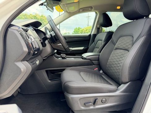 Used 2024 Nissan Pathfinder SV FWD image 22