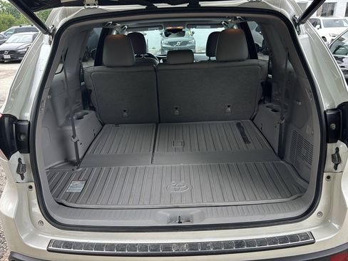 Used 2018 Toyota Highlander XLE w/ Protection Package #3 AWD/4WD image 8