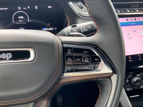 Used 2025 Jeep Grand Cherokee Summit w/ Obsidian Package image 25