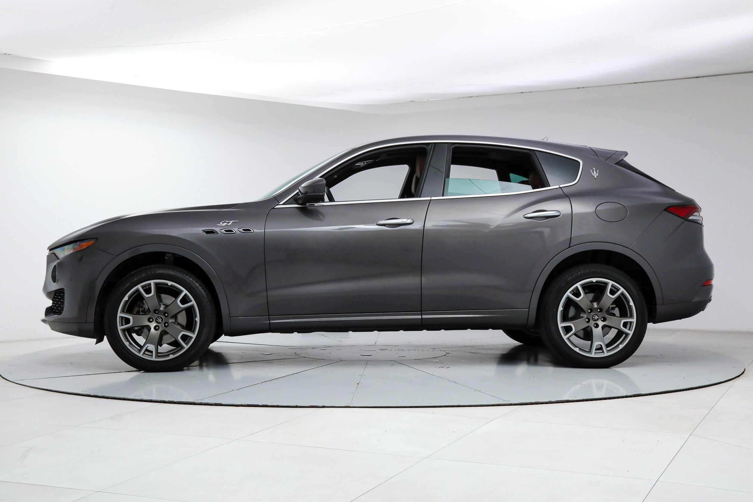 Certified 2023 Maserati Levante GT AWD/4WD image 2