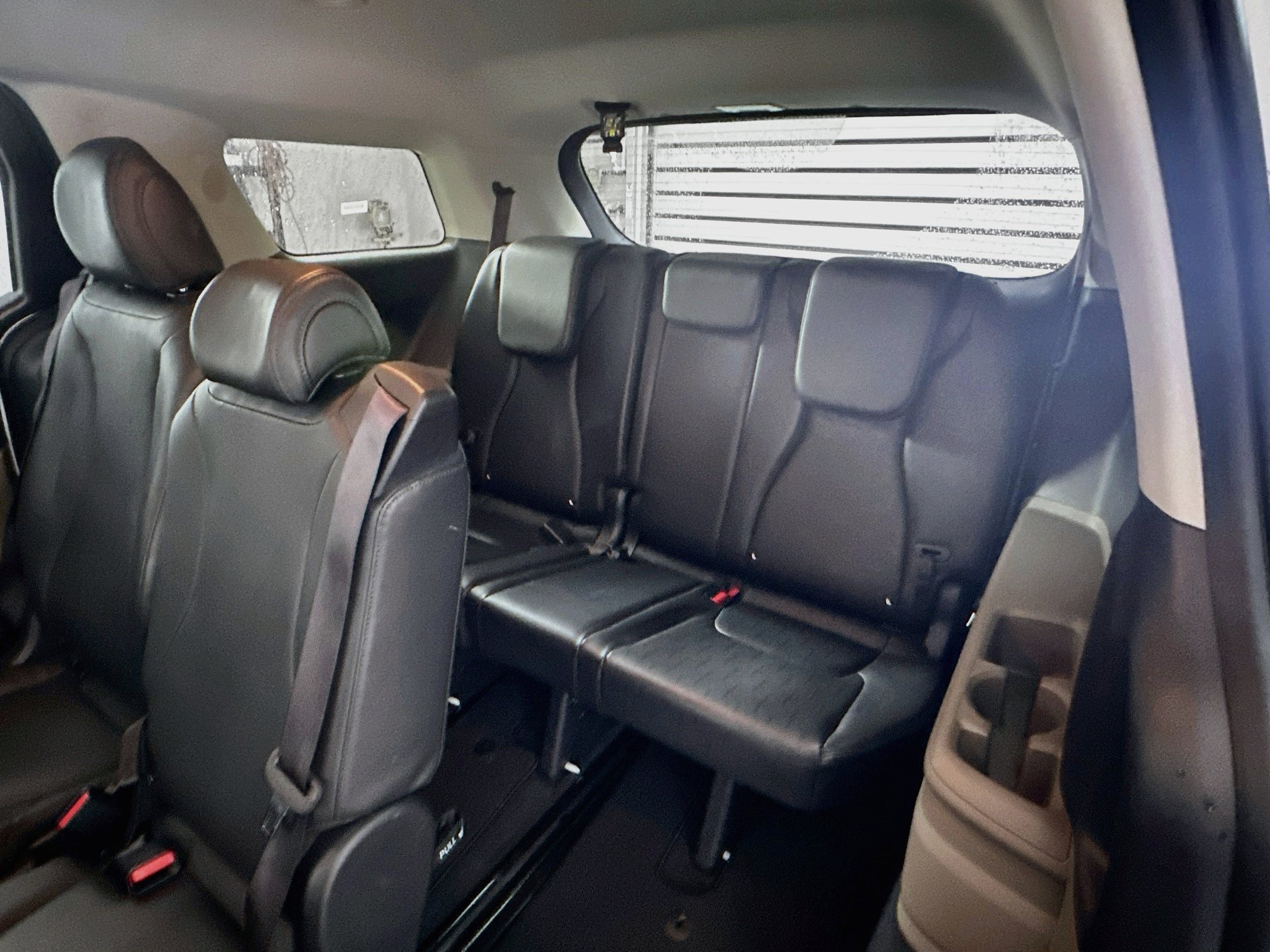 Used 2025 Kia Carnival FWD image 29