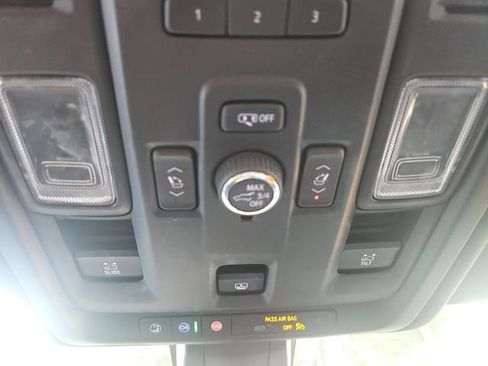 Used 2021 GMC Yukon Denali w/ Denali Premium Package AWD/4WD image 13
