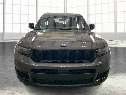 Used 2025 Jeep Grand Cherokee L Altitude image 22