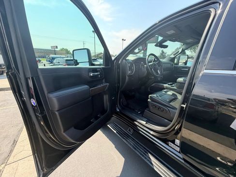 Used 2022 GMC Sierra 2500 Denali w/ Denali Black Diamond Edition AWD/4WD image 10