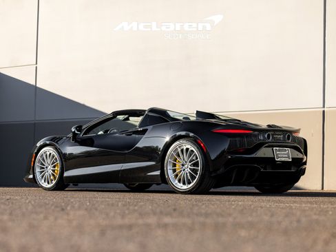 Used 2025 McLaren Artura Spider image 7