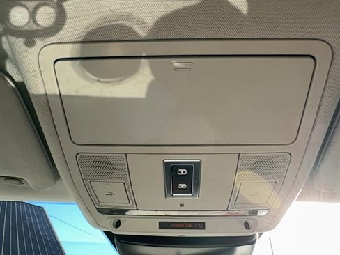 Used 2018 Land Rover Range Rover Evoque SE Premium image 34