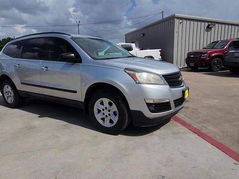 Used 2015 Chevrolet Traverse LS FWD image 2