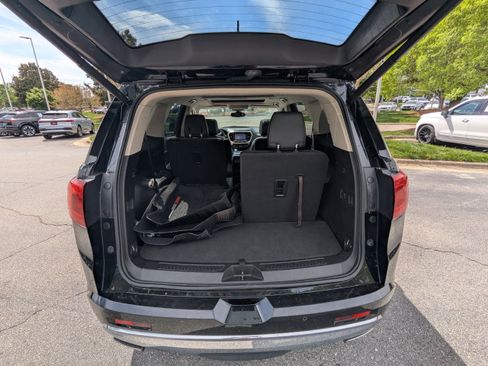 Used 2019 GMC Acadia Denali w/ Technology Package FWD image 19
