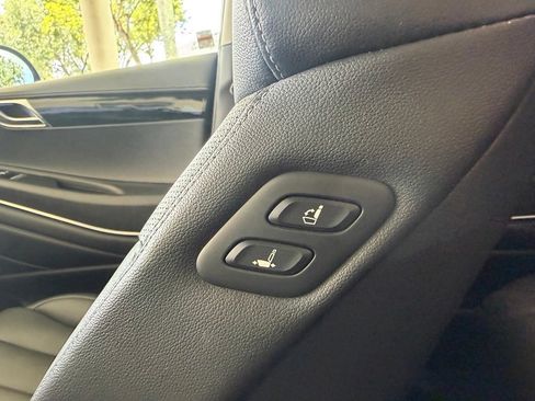 Used 2025 Genesis GV80 2.5T Standard AWD/4WD image 37