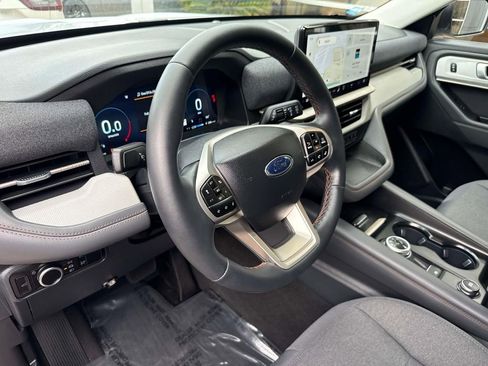 Used 2025 Ford Explorer Active image 23