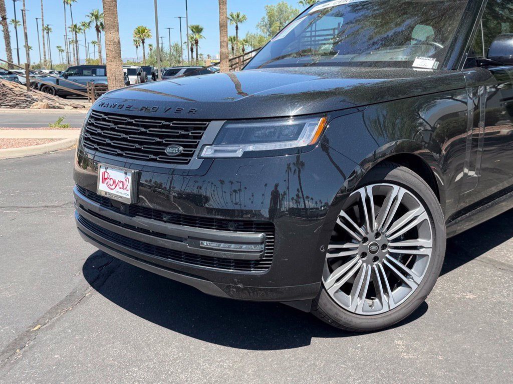 Used 2023 Land Rover Range Rover SE AWD/4WD image 2