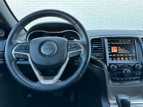 Used 2017 Jeep Grand Cherokee Limited image 28