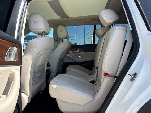 Used 2025 Mercedes-Benz GLS 450 4MATIC image 20